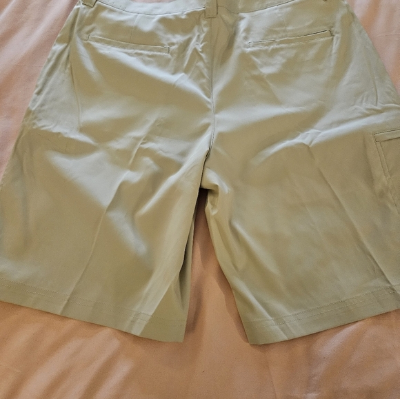 Golf Pro Men's‎ Tan Cargo  Shorts - Picture 4 of 5